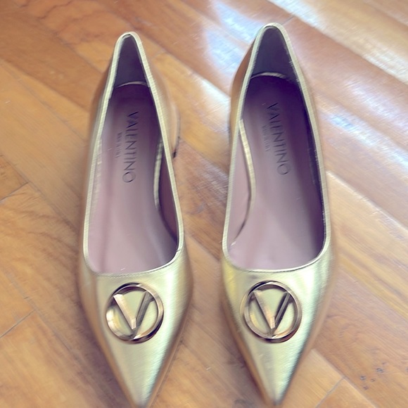 VALENTINO BY MARIO VALENTINO Perla Flare Kitten Heel Pumps. New. Size 6 - Picture 3 of 11